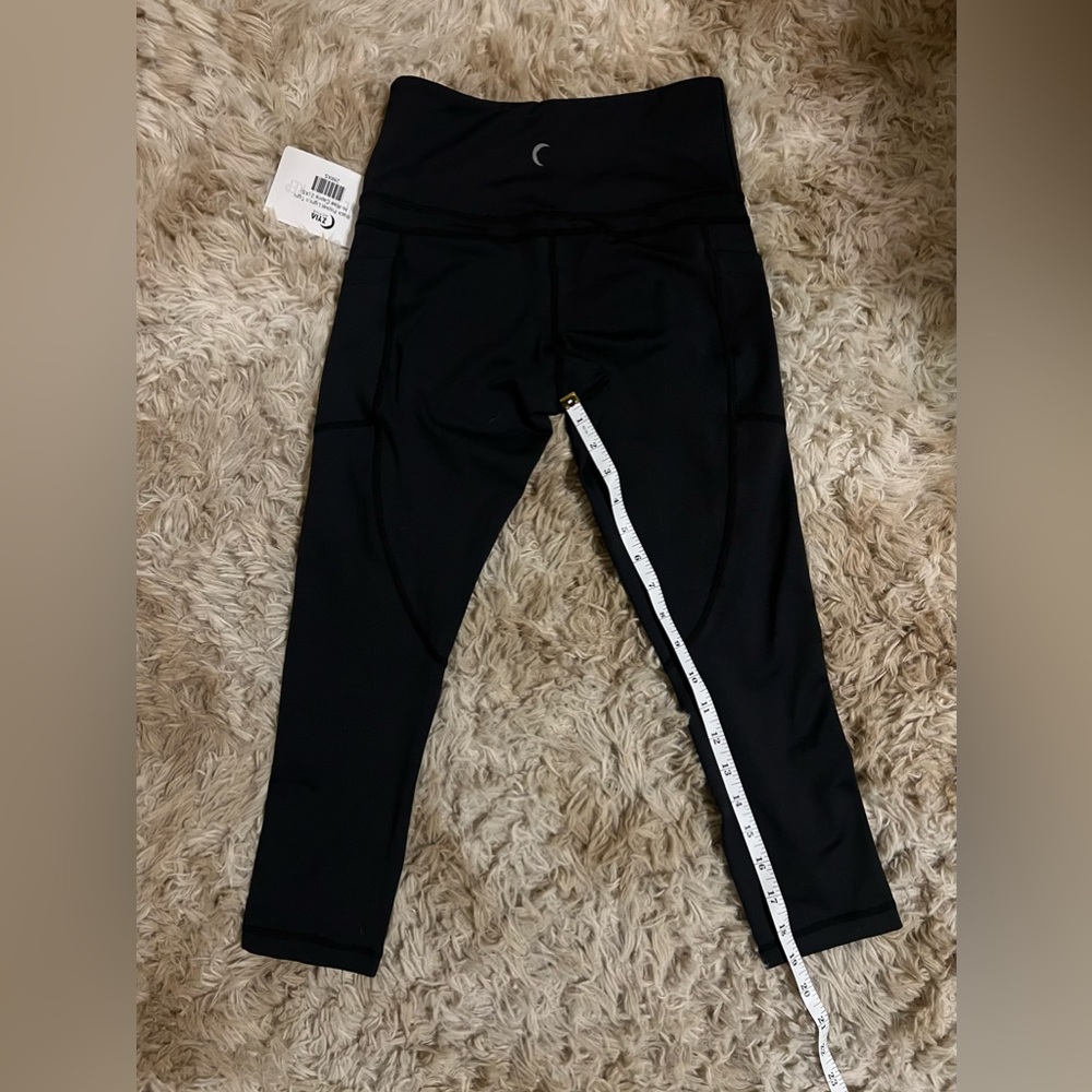 Zyia black light and tight hi-rise capri with pockets.